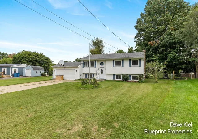 Photo 2 of Single family home for sale at 131 Manor Dr, Middleville, MI 49333 | MLS# 65026046407 | Listing updated on 2026-09-17