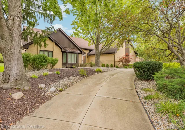 Photo 2 of Single family home for sale at 4418 Pinehurst Dr, West Bloomfield, MI 48322 | MLS# 20261070273 | Listing updated on 2026-09-11