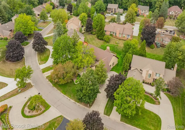 Photo 2 of Single family home for sale at 4418 Pinehurst Dr, West Bloomfield, MI 48322 | MLS# 20261070273 | Listing updated on 2026-09-11