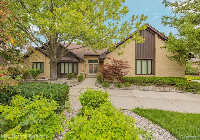 Photo 3 of Single family home for sale at 4418 Pinehurst Dr, West Bloomfield, MI 48322 | MLS# 20261070273 | Listing updated on 2026-09-11