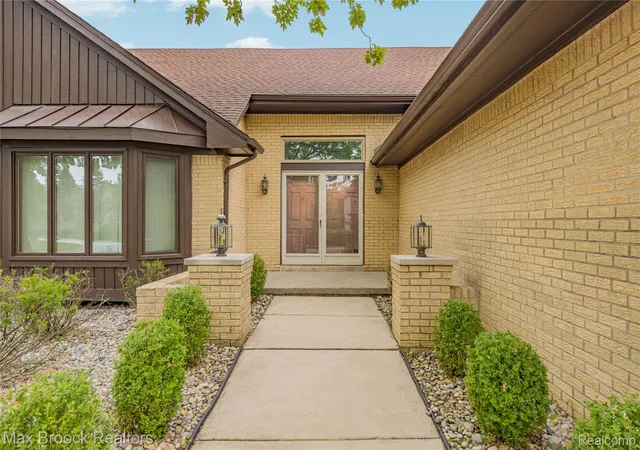 Photo 4 of Single family home for sale at 4418 Pinehurst Dr, West Bloomfield, MI 48322 | MLS# 20261070273 | Listing updated on 2026-09-11