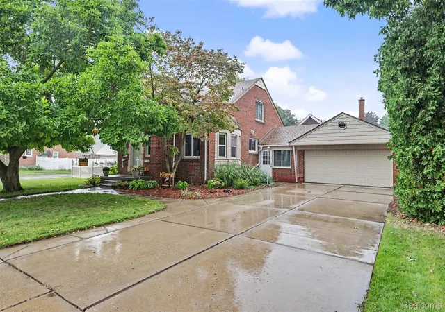 Photo 2 of Single family home for sale at 7136 Rosedale Blvd, Allen Park, MI 48101 | MLS# 20261070276 | Listing updated on 2026-09-23