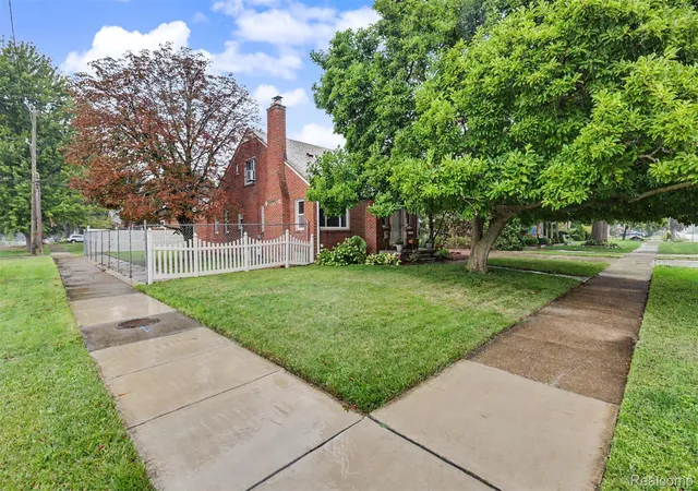 Photo 3 of Single family home for sale at 7136 Rosedale Blvd, Allen Park, MI 48101 | MLS# 20261070276 | Listing updated on 2026-09-23