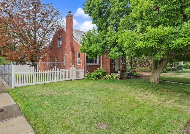 Photo 3 of Single family home for sale at 7136 Rosedale Blvd, Allen Park, MI 48101 | MLS# 20261070276 | Listing updated on 2026-09-23
