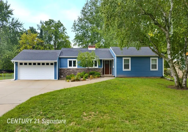 Photo 2 of Single family home for sale at 541 Warren Ave, Flushing, MI 48433 | MLS# 5050220467 | Listing updated on 2026-09-07