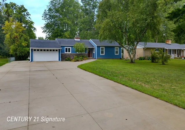 Photo 3 of Single family home for sale at 541 Warren Ave, Flushing, MI 48433 | MLS# 5050220467 | Listing updated on 2026-09-07