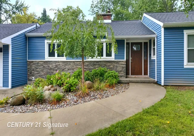 Photo 3 of Single family home for sale at 541 Warren Ave, Flushing, MI 48433 | MLS# 5050220467 | Listing updated on 2026-09-07