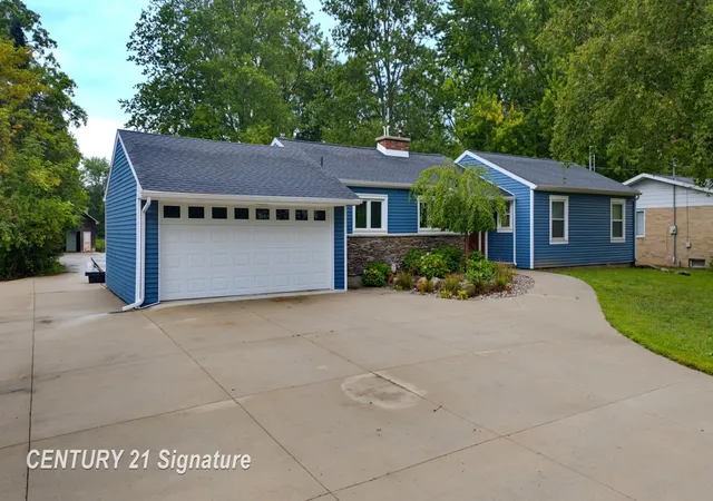 Photo 4 of Single family home for sale at 541 Warren Ave, Flushing, MI 48433 | MLS# 5050220467 | Listing updated on 2026-09-07
