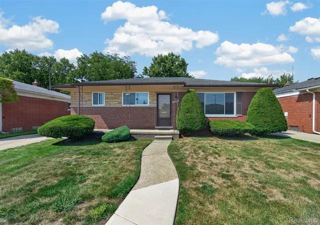 Photo 1 of Sale Pending at 28371 Los Olas Dr, Warren, MI 48093 | MLS# 20261070291 | Listing updated on 2026-09-17