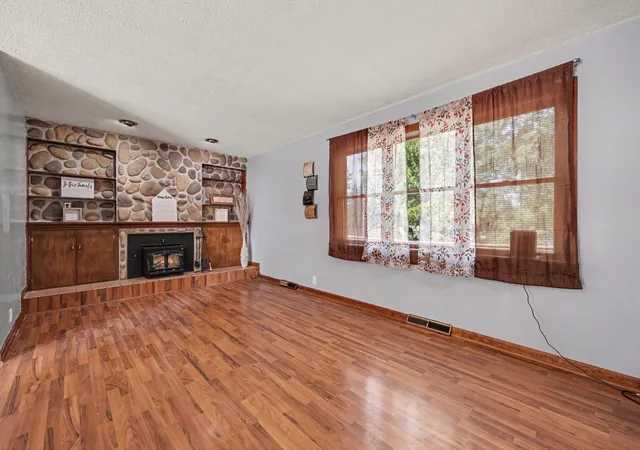 Photo 4 of Single family home for sale at 736 N Michigan St, Fremont, MI 49412 | MLS# 72026046412 | Listing updated on 2026-09-09