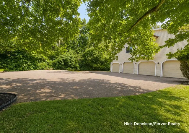 Listing Photo 3 - Condo for sale in building located at 21163 Capital Ave NE, Battle Creek, MI 49017
