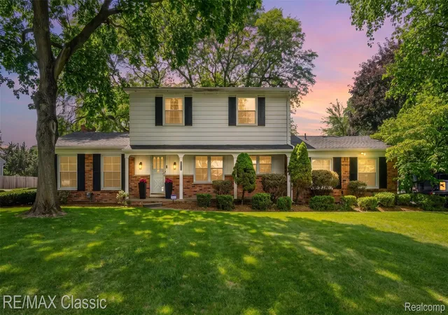 Photo 2 of Single family home for sale at 6638 Woodbank Dr, Bloomfield Hills, MI 48301 | MLS# 20261070292 | Listing updated on 2026-09-02