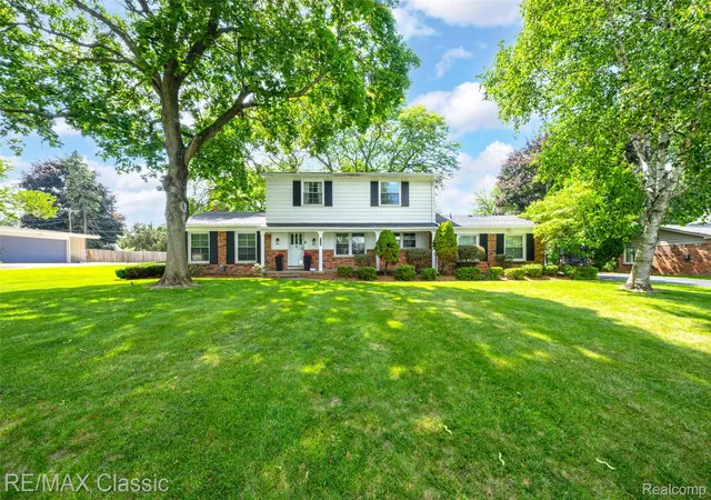 Photo 3 of Single family home for sale at 6638 Woodbank Dr, Bloomfield Hills, MI 48301 | MLS# 20261070292 | Listing updated on 2026-09-02