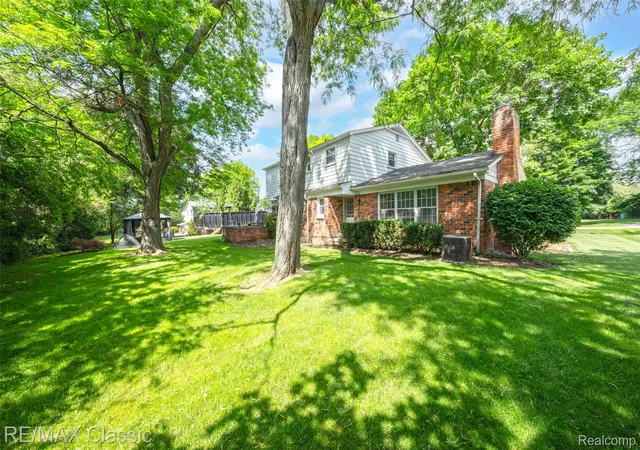 Photo 33 of Single family home for sale at 6638 Woodbank Dr, Bloomfield Hills, MI 48301 | MLS# 20261070292 | Listing updated on 2026-09-02