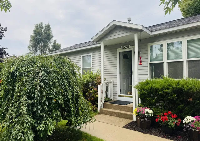 Photo 2 of Single family home for sale at 4520 N Manor Wood Dr, Traverse City, MI 49685 | MLS# 78080073106 | Listing updated on 2026-09-15