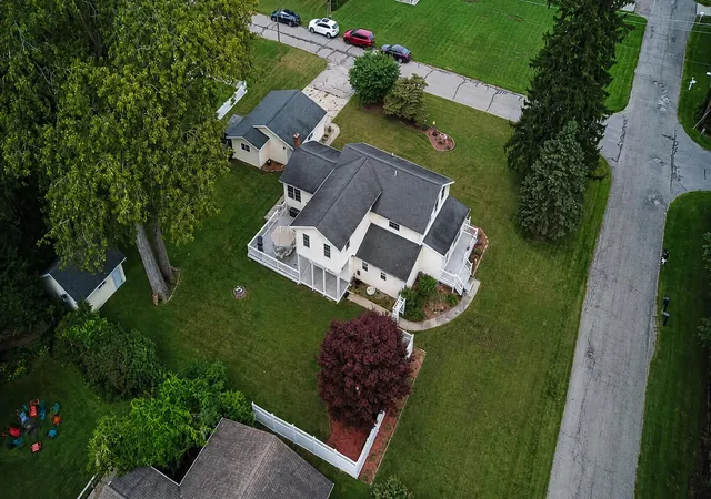 Photo 2 of Single family home for sale at 404 S Berrien St, New Buffalo, MI 49117 | MLS# 69026046419 | Listing updated on 2026-09-04