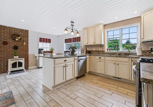 Photo 3 of Single family home for sale at 404 S Berrien St, New Buffalo, MI 49117 | MLS# 69026046419 | Listing updated on 2026-09-04