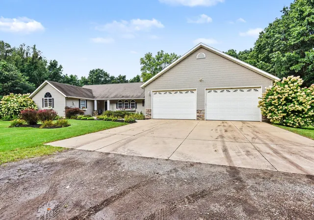 Photo 3 of Single family home for sale at 15627 13 Mile Rd, Battle Creek, MI 49014 | MLS# 64026046418 | Listing updated on 2026-09-16