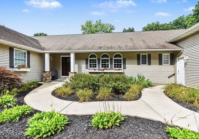 Photo 3 of Single family home for sale at 15627 13 Mile Rd, Battle Creek, MI 49014 | MLS# 64026046418 | Listing updated on 2026-09-16