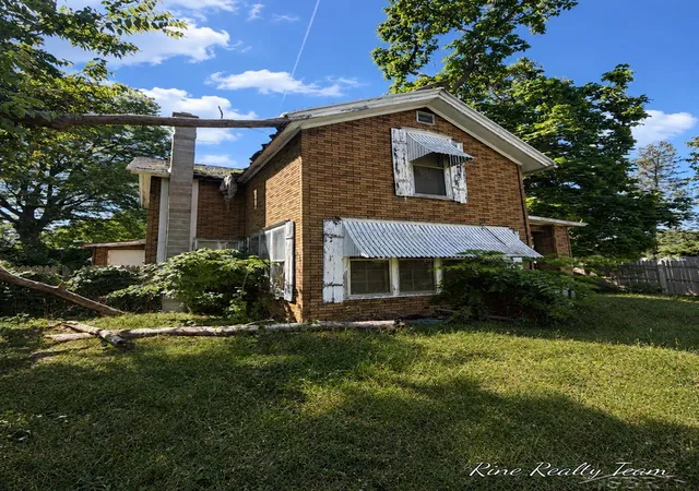 Photo 2 of Single family home for sale at 456 Broadway Ave, Benton Harbor, MI 49022 | MLS# 61050220474 | Listing updated on 2026-09-01
