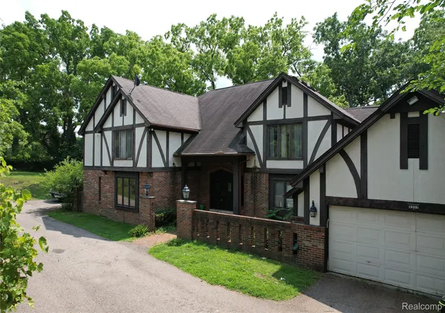Photo 1 of Sale Pending at 3317 Lone Pine Rd, West Bloomfield, MI 48323 | MLS# 20261070309 | Listing updated on 2026-09-02