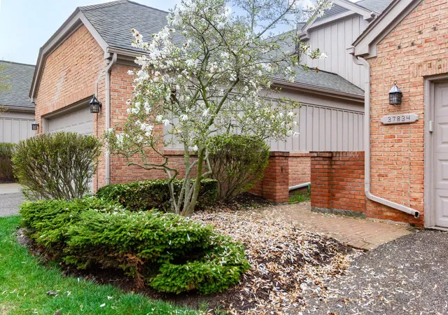 Photo 3 of Condo for sale at 37834 Siena Dr, Farmington Hills, MI 48331 | MLS# 81026046424 | Listing updated on 2026-09-13