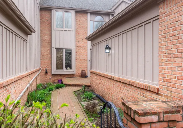 Photo 4 of Condo for sale at 37834 Siena Dr, Farmington Hills, MI 48331 | MLS# 81026046424 | Listing updated on 2026-09-13
