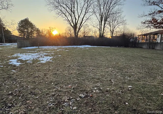 Photo 1 of Land for sale at 28819 Lahser Rd, Southfield, MI 48034 | MLS# 20261070313 | Listing updated on 2026-09-01