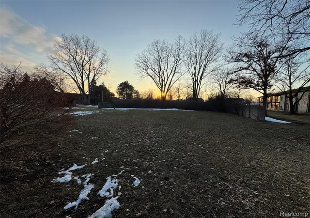 Photo 3 of Land for sale at 28819 Lahser Rd, Southfield, MI 48034 | MLS# 20261070313 | Listing updated on 2026-10-26