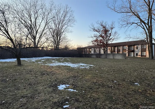 Photo 4 of Land for sale at 28819 Lahser Rd, Southfield, MI 48034 | MLS# 20261070313 | Listing updated on 2026-10-26