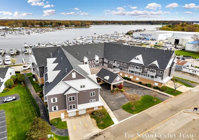 Photo 4 of Condo for sale at 917 W Savidge St #4, Spring Lake, MI 49456 | MLS# 71026046436 | Listing updated on 2026-09-01