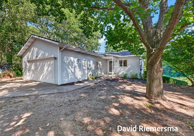 Photo 2 of Single family home for sale at 14254 Green St, Grand Haven, MI 49417 | MLS# 71026046433 | Listing updated on 2026-09-11