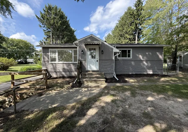 Photo 2 of Single family home for sale at 9470 Peck Rd, Greenville, MI 48838 | MLS# 71026046441 | Listing updated on 2026-09-14