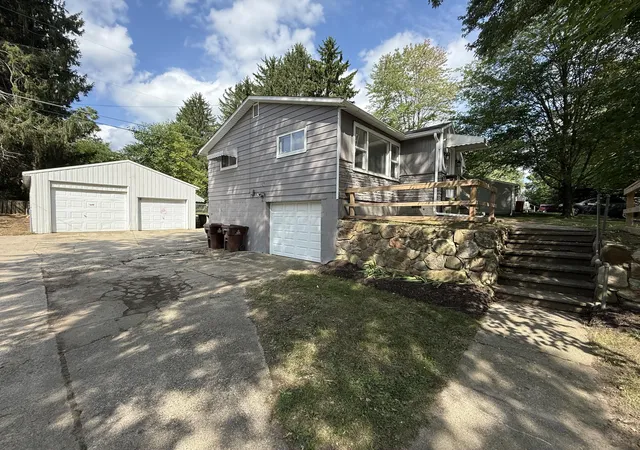 Photo 4 of Single family home for sale at 9470 Peck Rd, Greenville, MI 48838 | MLS# 71026046441 | Listing updated on 2026-09-14