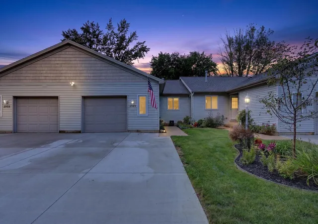 Listing Photo 2 - Condo for sale in building located at 2949 Harmony Ct SW, Wyoming, MI 49519 - Unit #4