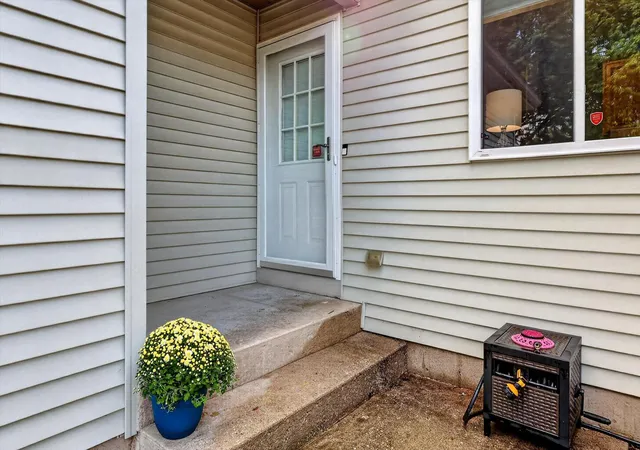 Listing Photo 4 - Condo for sale in building located at 2949 Harmony Ct SW, Wyoming, MI 49519 - Unit #4