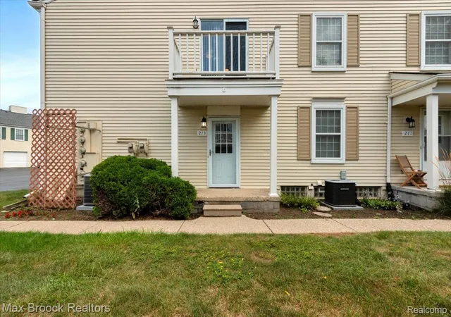Photo 2 of Condo for sale at 273 Inlet Ct, Walled Lake, MI 48390 | MLS# 20261070339 | Listing updated on 2026-09-02