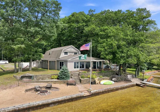 Photo 2 of Single family home for sale at 9171 W Oak Dr, Lake City, MI 49651 | MLS# 78080073107 | Listing updated on 2026-09-16