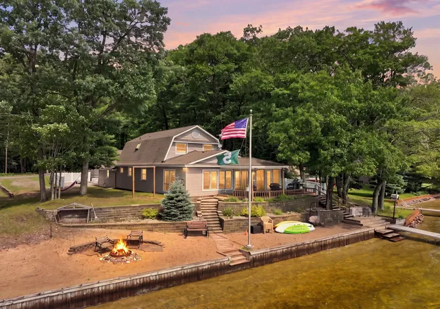 Photo 3 of Single family home for sale at 9171 W Oak Dr, Lake City, MI 49651 | MLS# 78080073107 | Listing updated on 2026-09-16