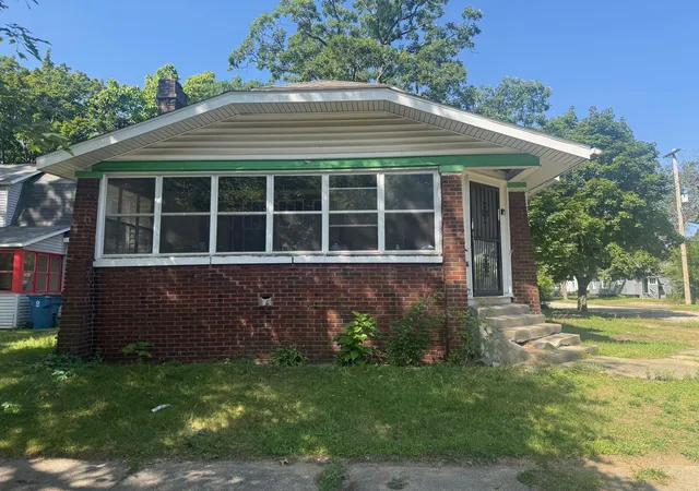 Photo 1 of Single family home for sale at 2401 Baker St, Muskegon, MI 49444 | MLS# 71026046451 | Listing updated on 2026-09-09