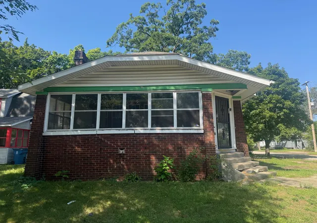 Photo 2 of Single family home for sale at 2401 Baker St, Muskegon, MI 49444 | MLS# 71026046451 | Listing updated on 2026-09-09