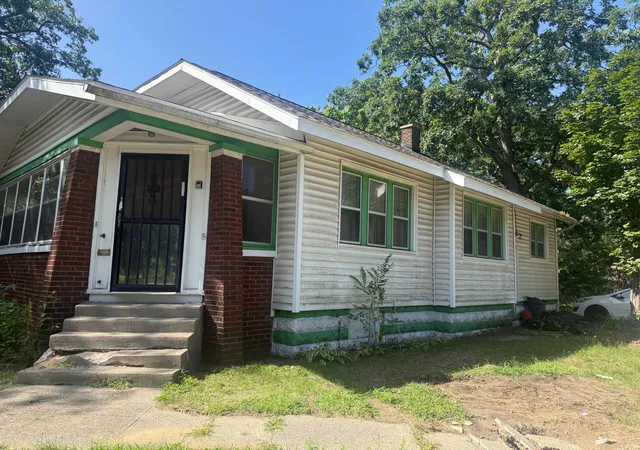 Photo 3 of Single family home for sale at 2401 Baker St, Muskegon, MI 49444 | MLS# 71026046451 | Listing updated on 2026-09-09
