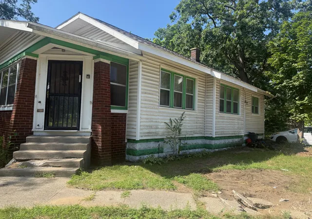 Photo 3 of Single family home for sale at 2401 Baker St, Muskegon, MI 49444 | MLS# 71026046451 | Listing updated on 2026-09-09