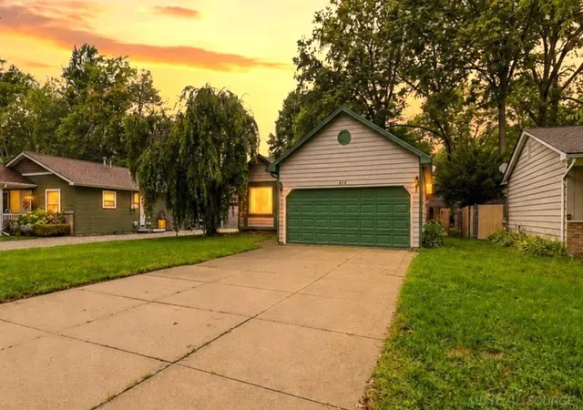 Photo 2 of Single family home for sale at 474 Maple St, Algonac, MI 48001 | MLS# 58050220492 | Listing updated on 2026-09-28
