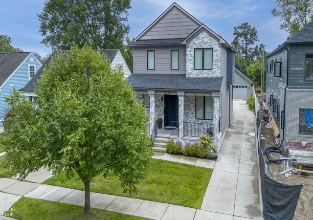 Photo 2 of Single family home for sale at 1624 Cole St, Birmingham, MI 48009 | MLS# 58050220494 | Listing updated on 2026-09-10