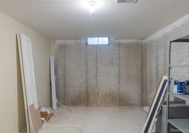 Listing Photo 2 - Condo for sale in building located at 27204 Chantel Dr, Walled Lake, MI 48390