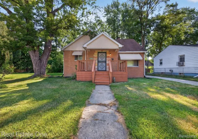 Photo 1 of Sale Pending at 2820 Winona St, Flint, MI 48504 | MLS# 20261070351 | Listing updated on 2026-09-14