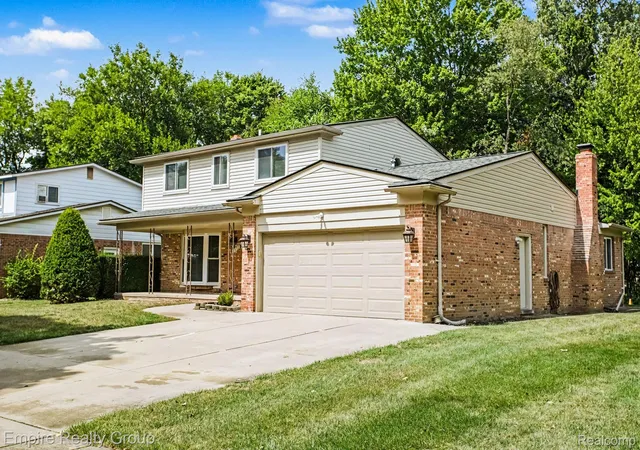 Photo 3 of Single family home for sale at 1373 Stonetree Dr, Troy, MI 48083 | MLS# 20261070354 | Listing updated on 2026-09-12