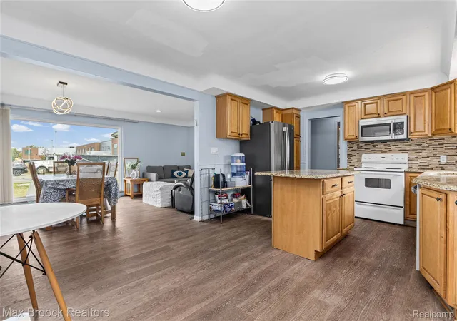 Photo 4 of Single family home for sale at 14361 W 10 Mile Rd, Oak Park, MI 48237 | MLS# 20261070363 | Listing updated on 2026-09-03