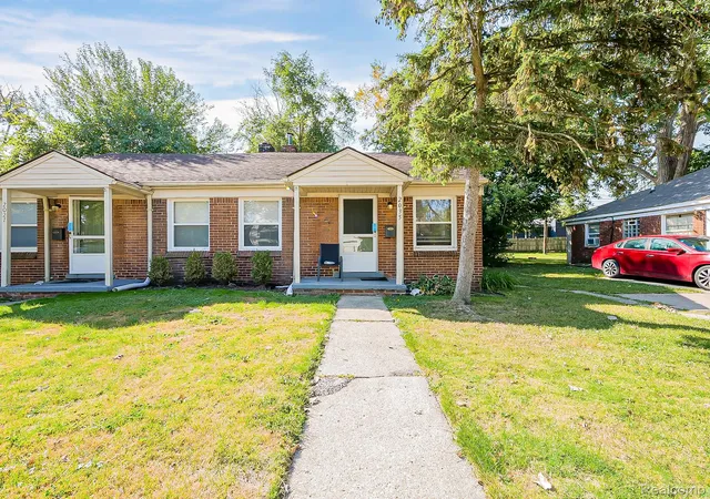 Listing Photo 2 - Condo for sale in building located at 2035 Princeton Rd, Berkley, MI 48072